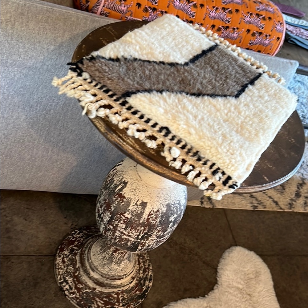 Cream and Grey Geometric Accent Mini Rug Sample/Throw ~ Fabulous Decor For House